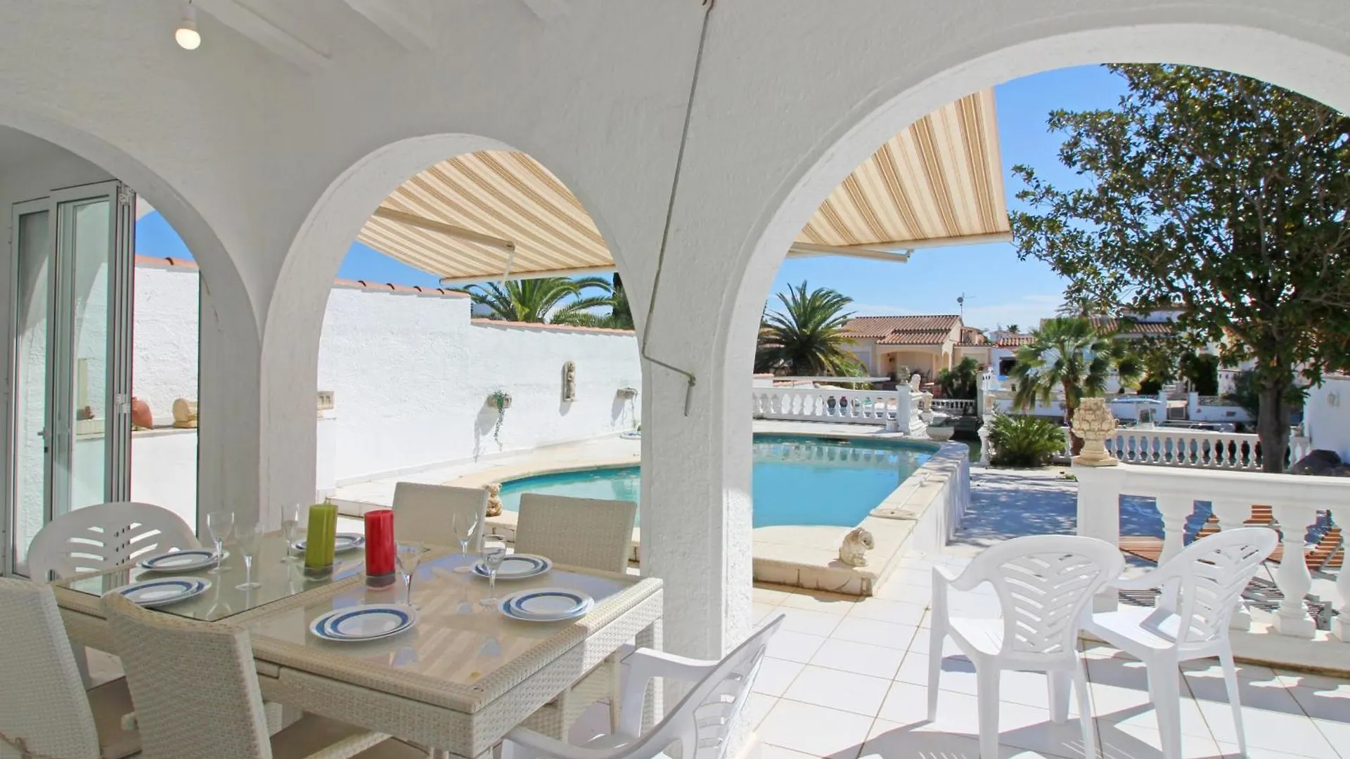 Villa Apart-Rent Casa Llobregat 0100 Empuriabrava Spagna