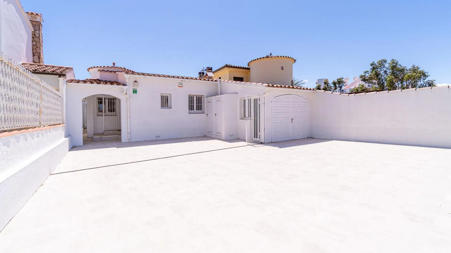 Villa Apart-Rent Casa Llobregat 0100 Empuriabrava