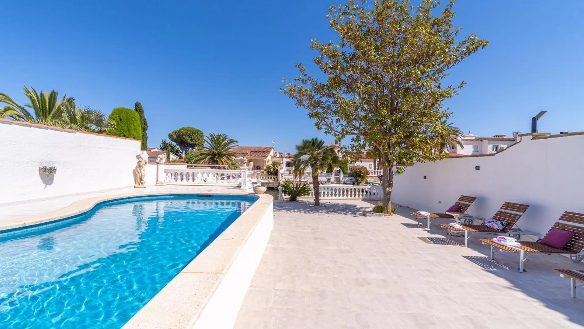 Villa Apart-Rent Casa Llobregat 0100 Empuriabrava